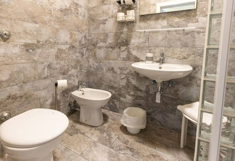 Четырехместный Номер Стандарт, Albergo Centrale