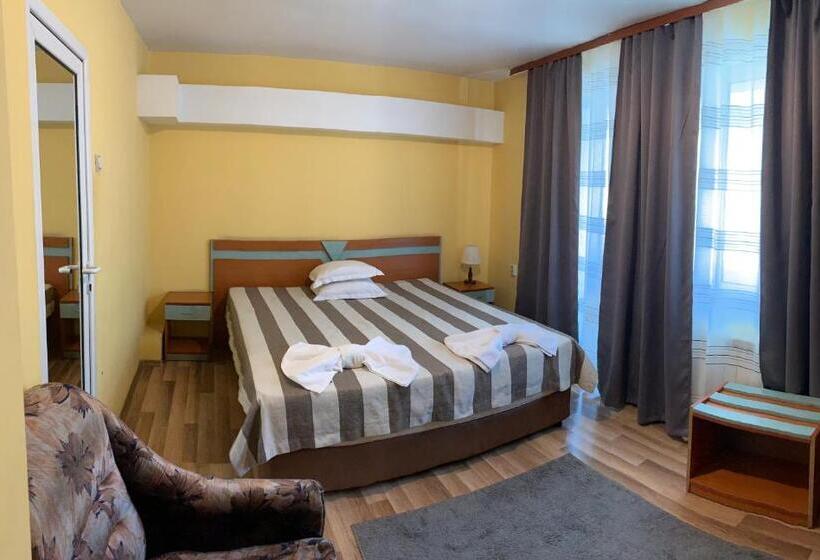 스탠다드 룸, Alpha Family