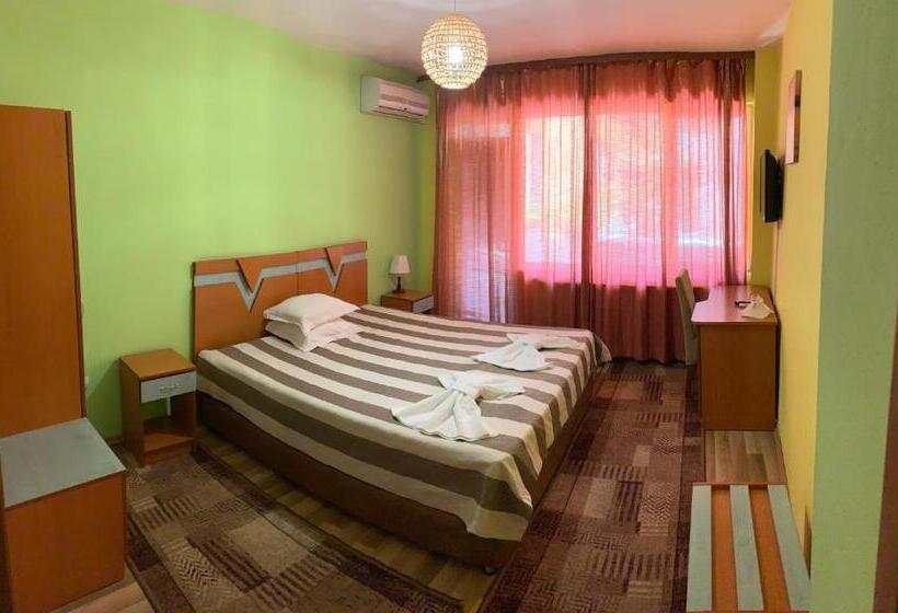 스탠다드 룸, Alpha Family