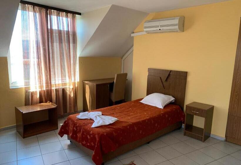 스탠다드 트리플 룸, Alpha Family