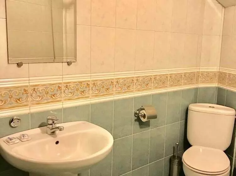 Standard Kolmen Hengen Huone, Alpha Family