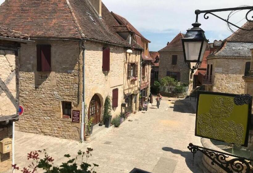 חדר משפחתי, Logis Auberge De La Fontaine