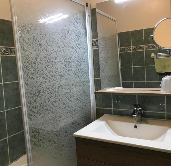 חדר סטנדרט עם מרפסת, Logis Auberge De La Fontaine