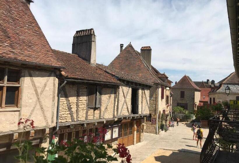 חדר סטנדרט לשלושה עם מרפסת, Logis Auberge De La Fontaine