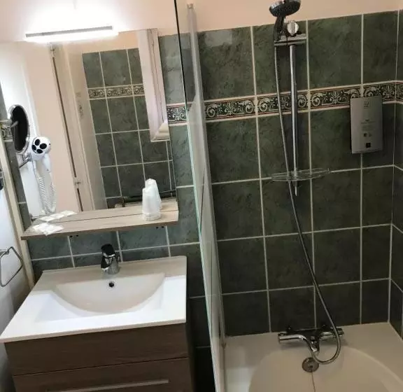 バルコニー付きスタンダードトリプルルーム, Logis Auberge De La Fontaine