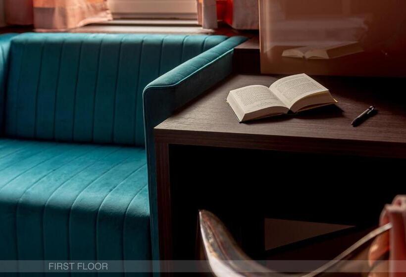 اتاق کلاسیک سه تخته, Center Ljubljana