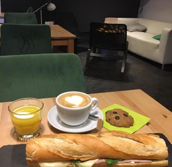 اتاق کلاسیک سه تخته, Center Ljubljana