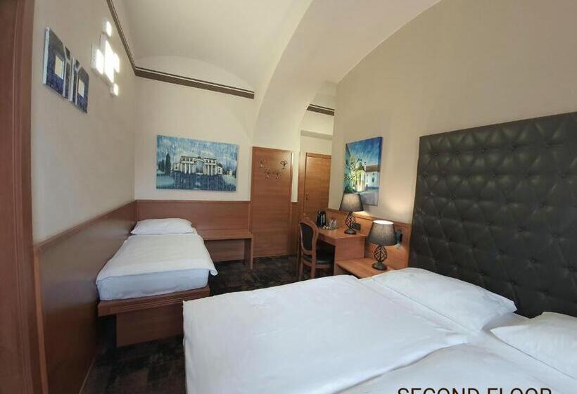 اتاق کلاسیک سه تخته, Center Ljubljana