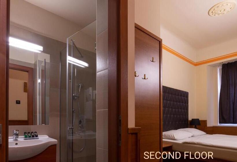 اتاق کلاسیک سه تخته, Center Ljubljana