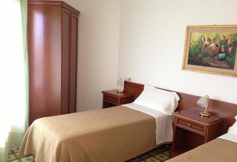 Номер Economy, Donatella