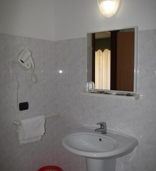 标准三人间, Garden