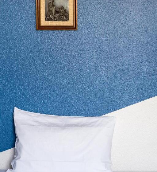 标准单人间, Greet Chartres Est