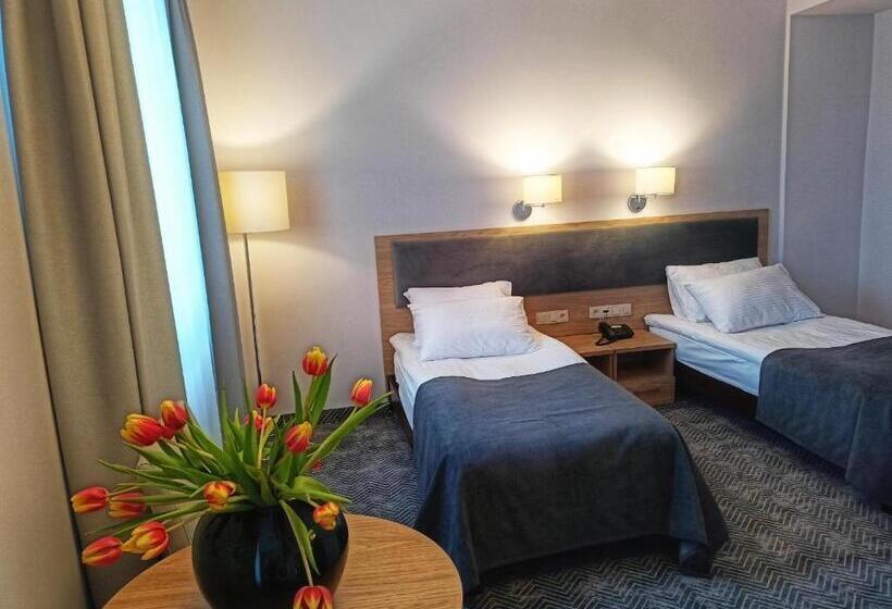 스탠다드 룸, Gromada