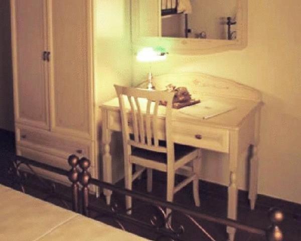 חדר סטנדרט יחיד, Il Dito E La Luna