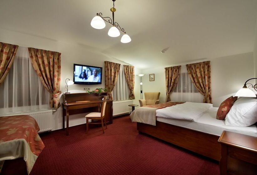 חדר סטנדרט לשלושה, Joseph 1699