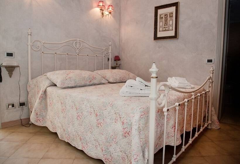 غرفة أساسية, La Petite Maison