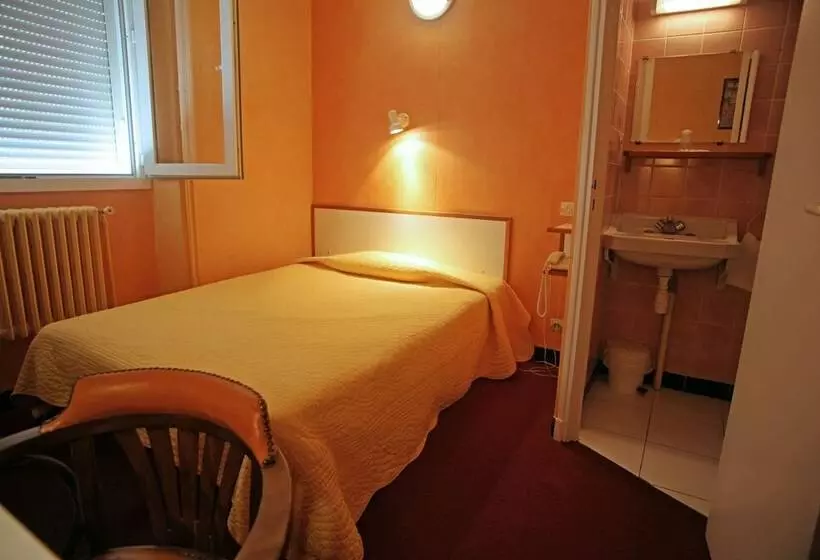 Standard Yhden Hengen Huone, Le Saint Georges