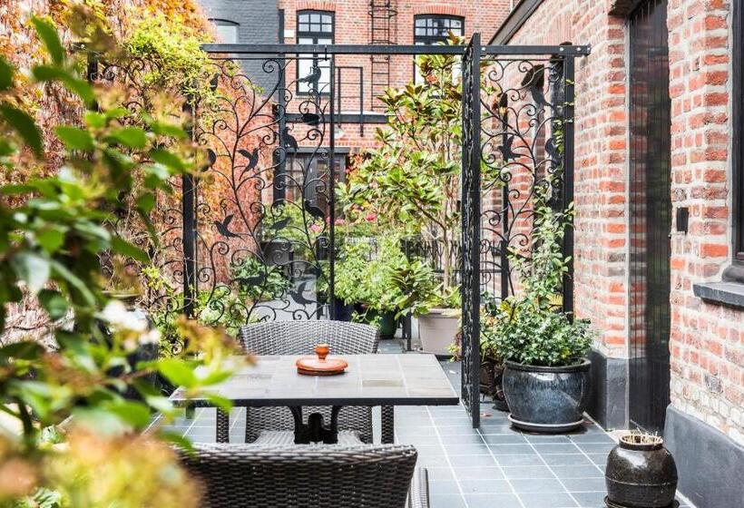 수피리어 테라스 룸, Main Street