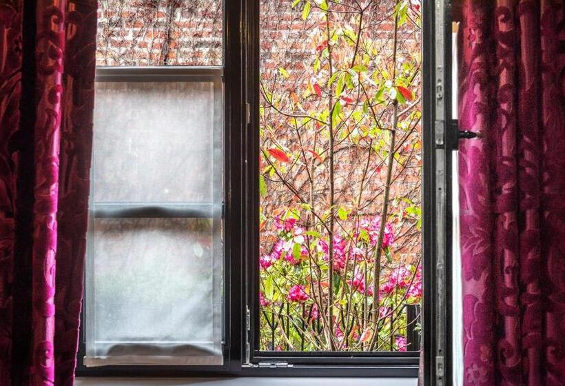 バスタブ付きデラックスルーム, Main Street