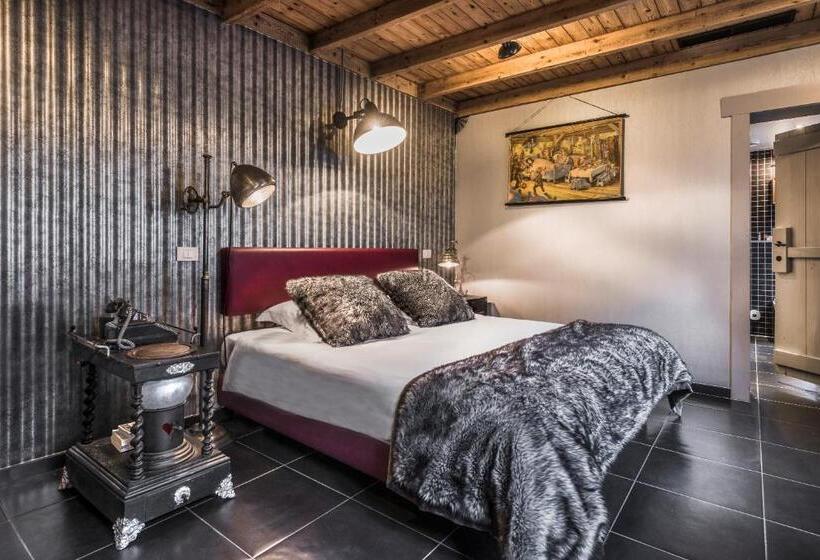 バスタブ付きデラックスルーム, Main Street