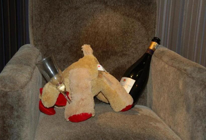 コンフォートルーム, Main Street