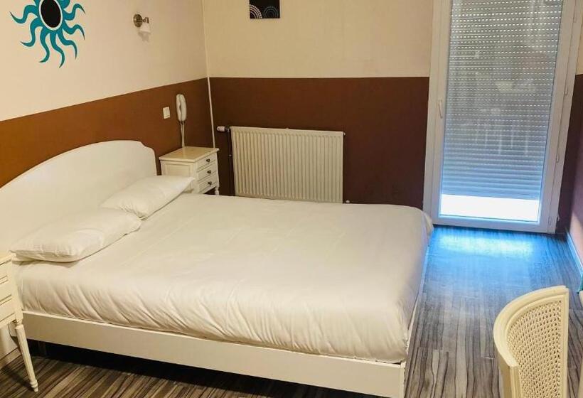 古典房间, Martinez Grenay