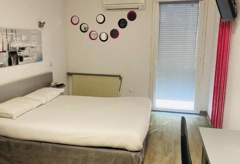 古典房间, Martinez Grenay