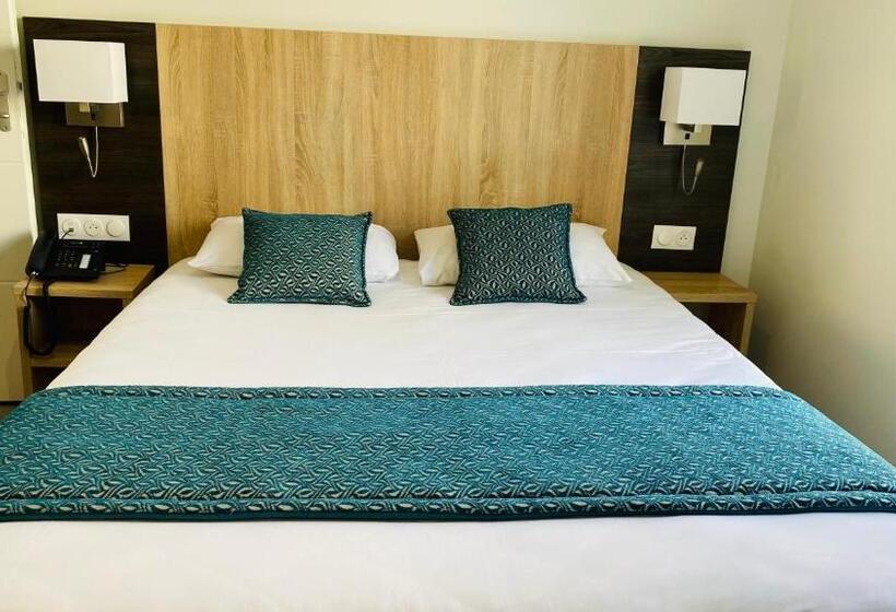 高级大房间, Martinez Grenay