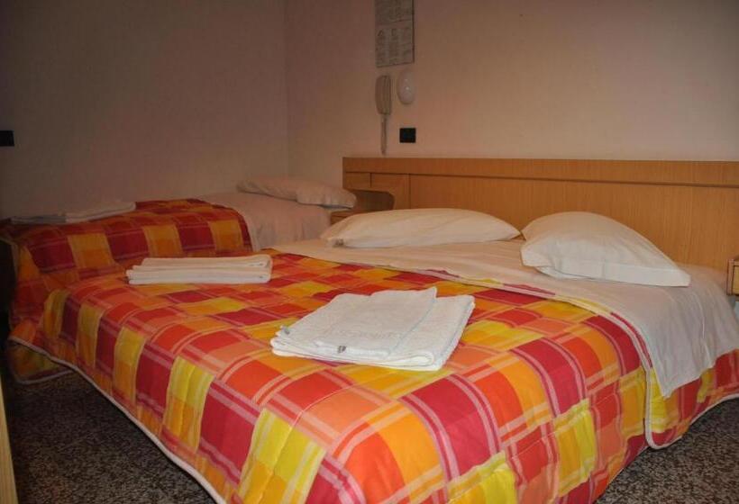 Camera Tripla Standard, Orchidea