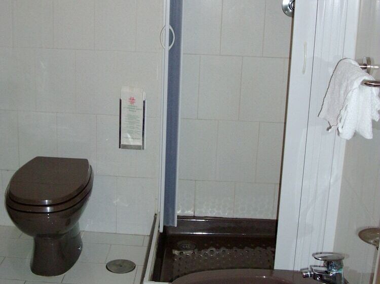 高级单人间, Pisani