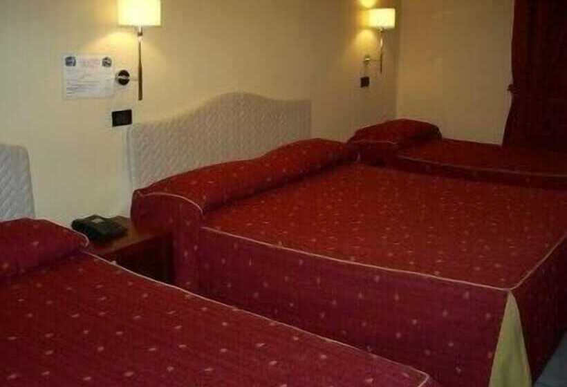 高级三人间, Pisani