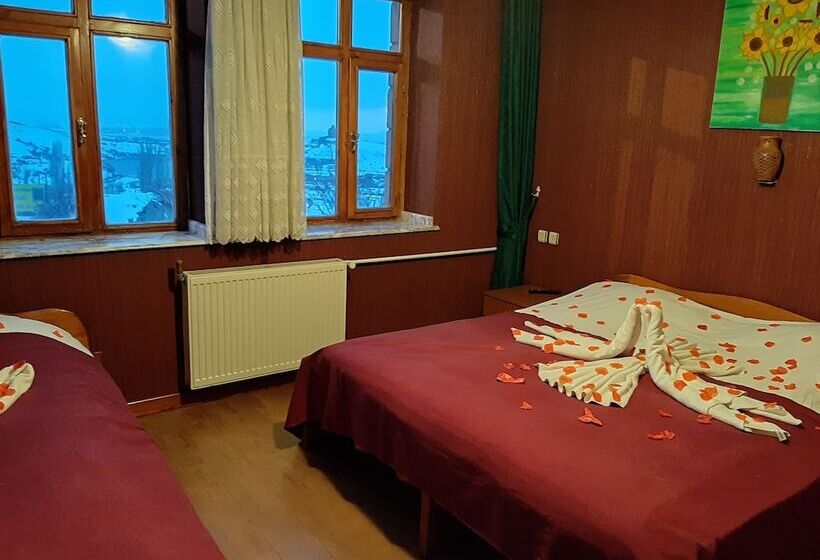 غرفة قياسية ثلاثية, Kapadokya Stonelake Hotel