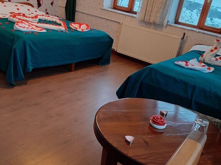 غرفة قياسية ثلاثية, Kapadokya Stonelake Hotel