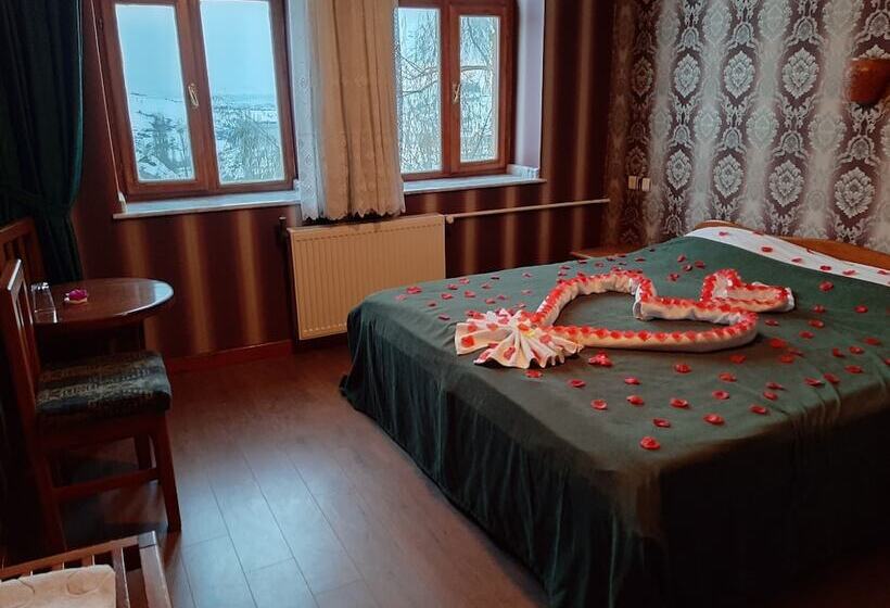 غرفة قياسية ثلاثية, Kapadokya Stonelake Hotel