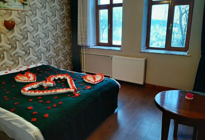 غرفة قياسية ثلاثية, Kapadokya Stonelake Hotel