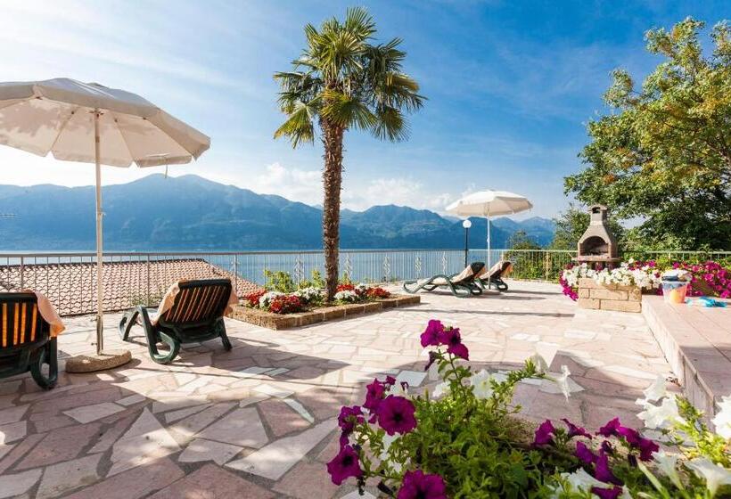 דירת חדר עם טרסה, Taki Village