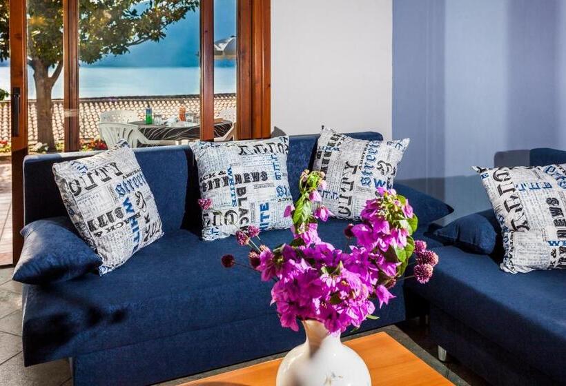 Апартаменты 1 Спальня с Террасой, Taki Village