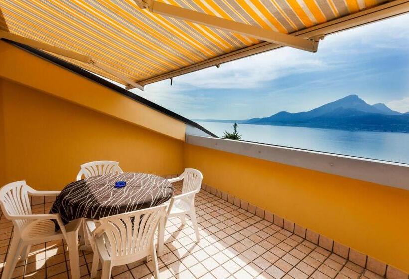 高级工作室, Taki Village