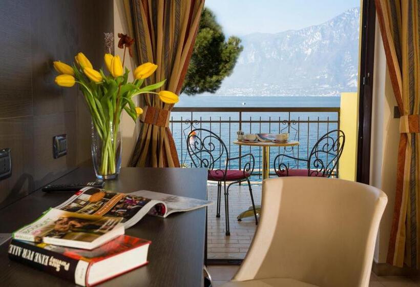 Номер Deluxe Вид на Озеро, Taki Village