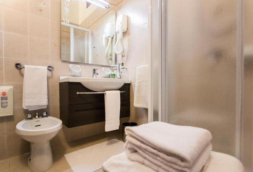 带河湖景观的轻年套房, Taki Village