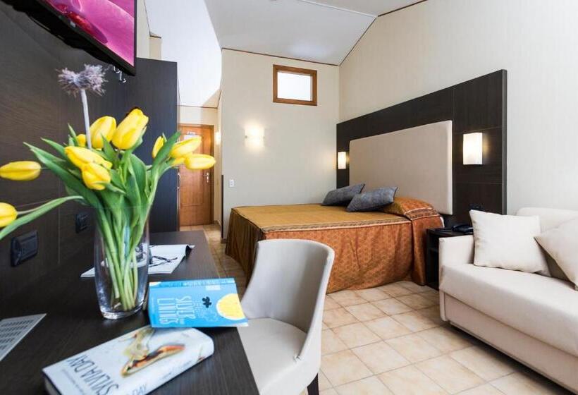 Полулюкс Вид на Озеро, Taki Village