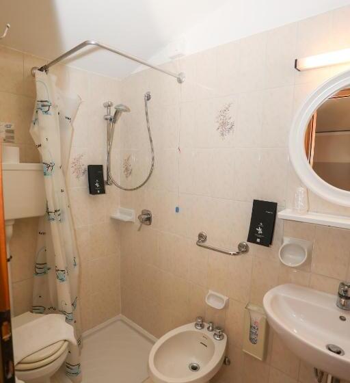 豪华单人间, Taki Village