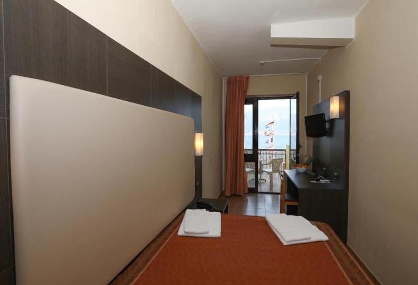 经济房, Taki Village