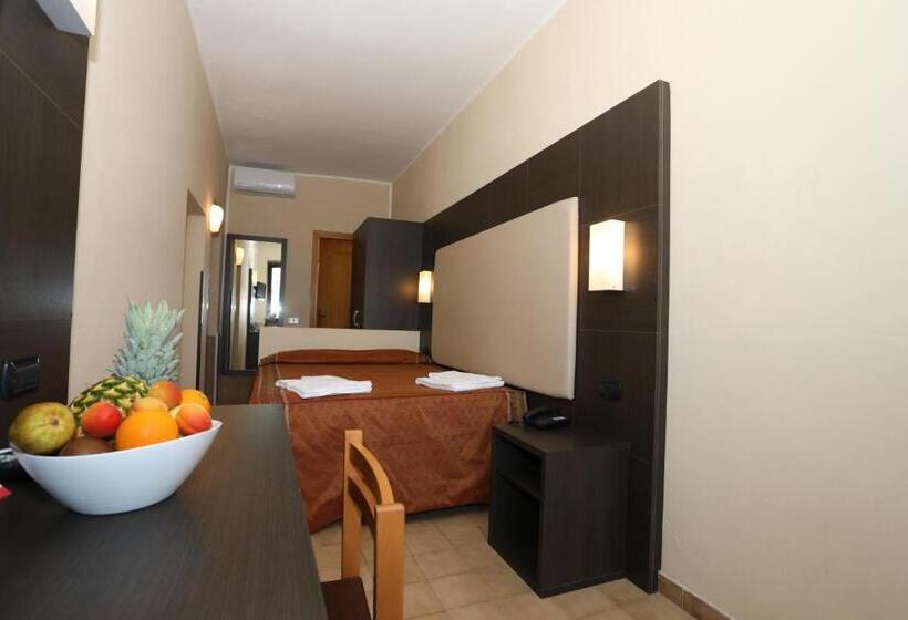 经济房, Taki Village