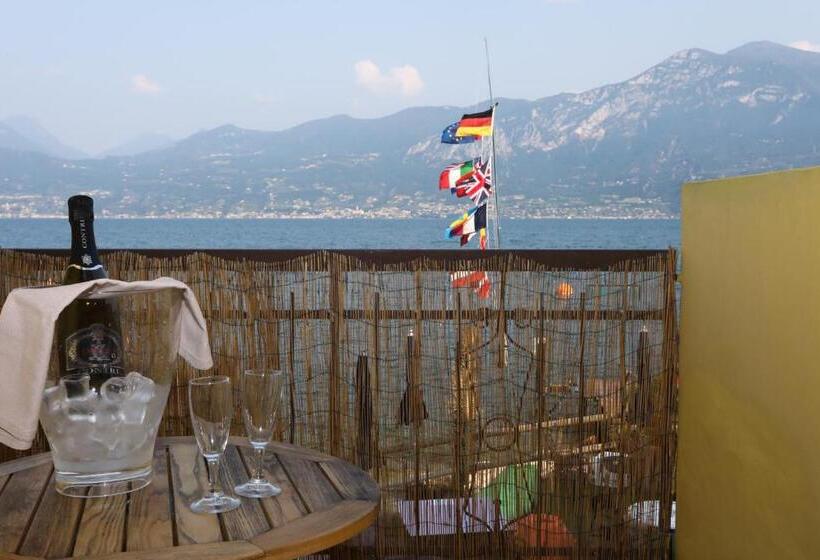 经济房, Taki Village