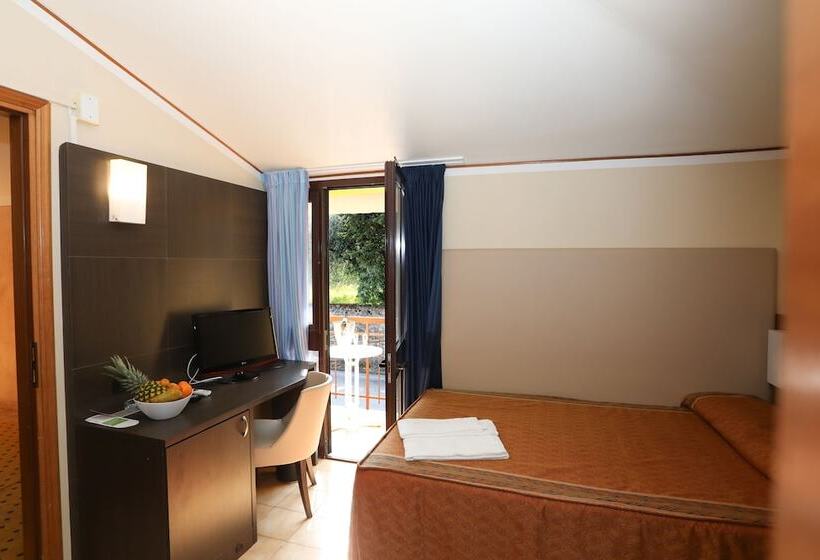 豪华单人间, Taki Village