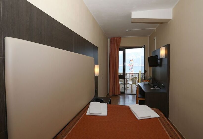 经济房, Taki Village