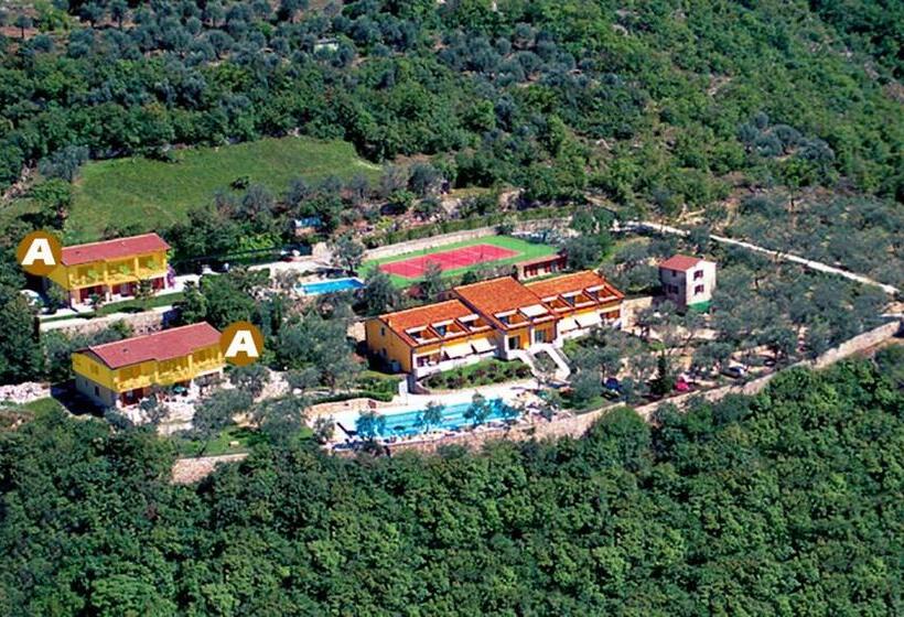 Апартаменты 1 Спальня, Taki Village