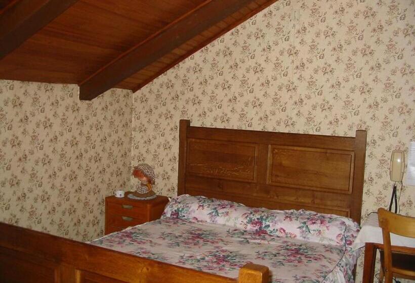 חדר סטנדרד יחיד חדר אמבטיה משותף, Auberge Du Meygal