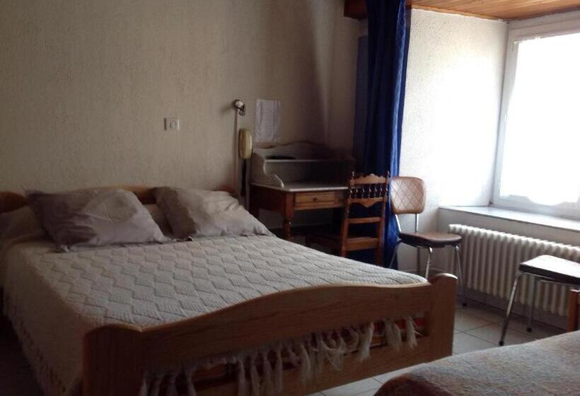 חדר סטנדרט לשלושה, Auberge Du Meygal